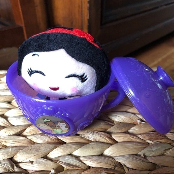 Disney Princess: Mystery Tea cup: Snow White - Picture 1 of 4